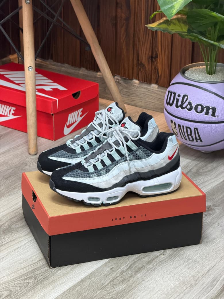 Nike Air Max 95 Essential